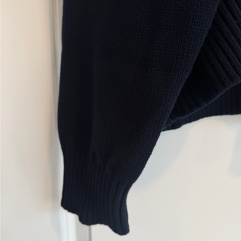 Quince 100% Organic Cotton Boyfriend Crew
Sweater in Navy size Large - Picture 9 of 14